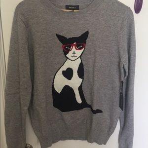 Gray sweater with cat 🤓